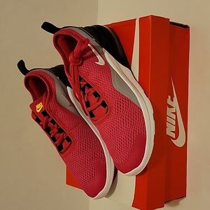 New in Box: NIKE Air Max Motion